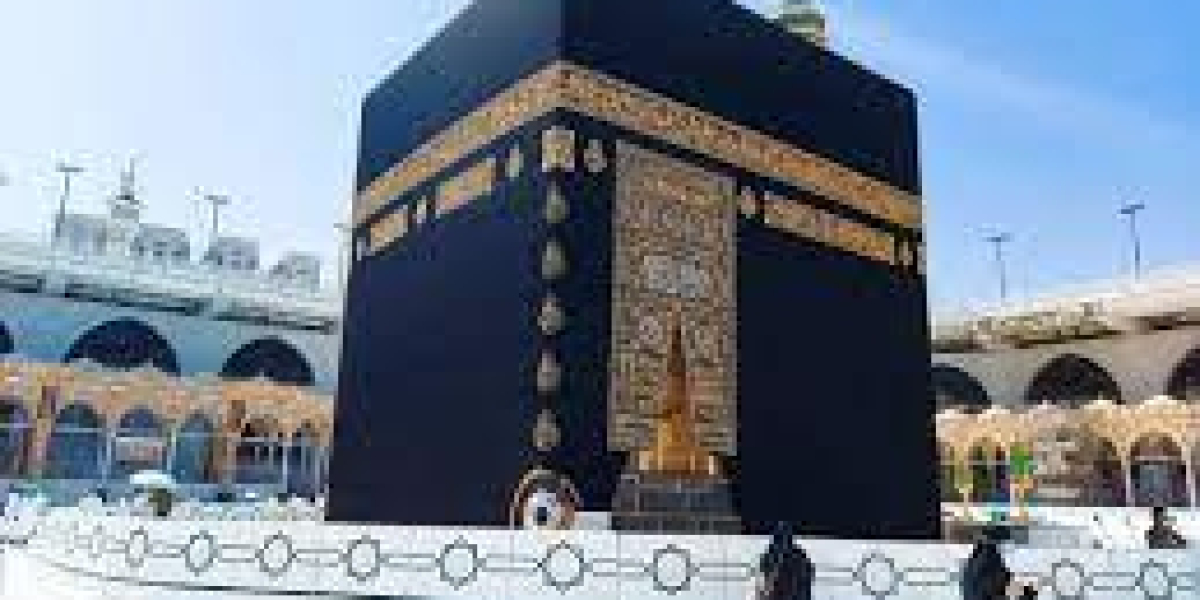 Complete Guide to Choosing the Right Umrah Package for Your Family