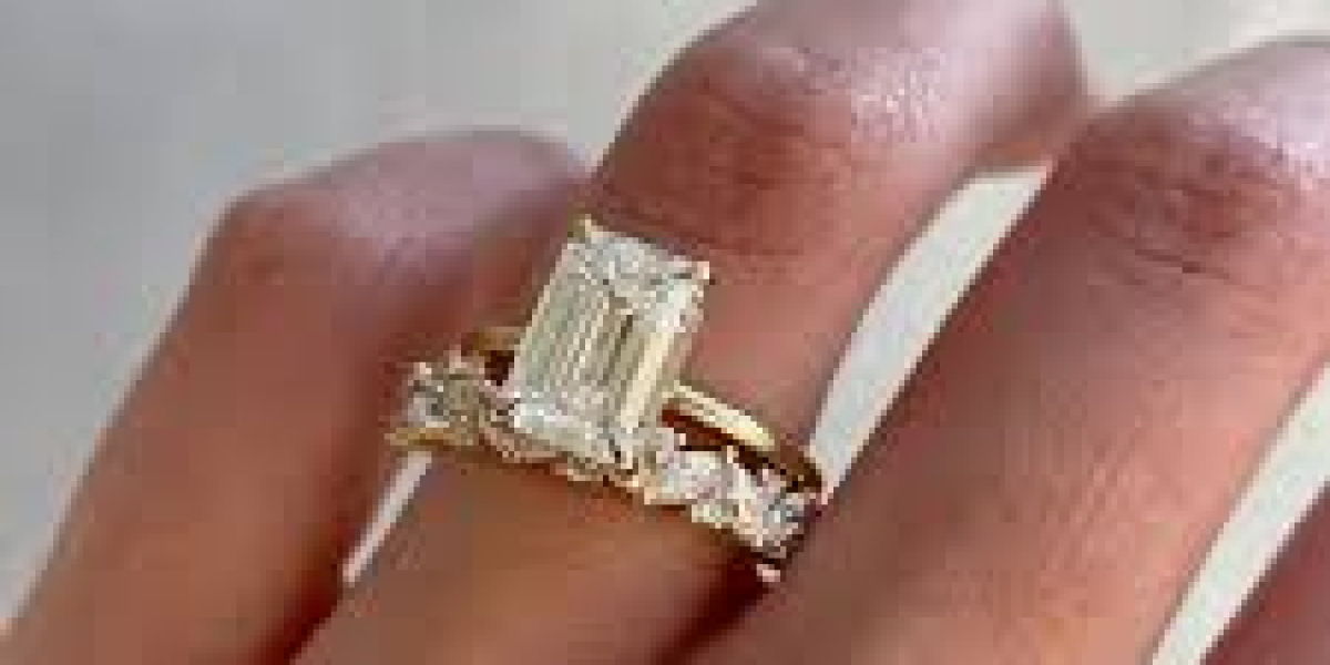 Emerald Cut Diamond Rings: A Statement of Sophistication