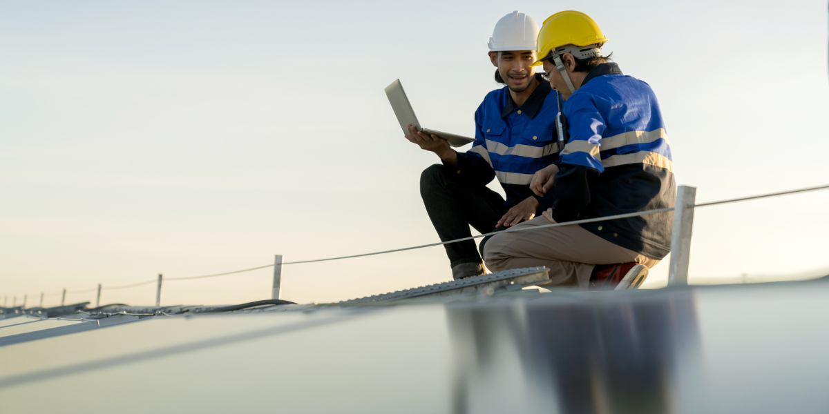 How Roofing Sales Teams Turn Chaos into Cash