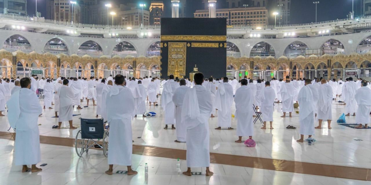 Book Affordable Umrah Packages for Couple with Flights