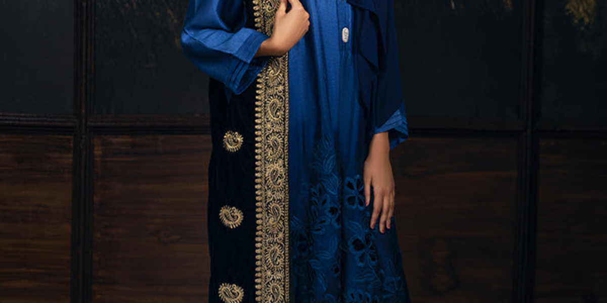 Wrap Yourself in Elegance: The Finest Shawls for Women at Sarwat pk