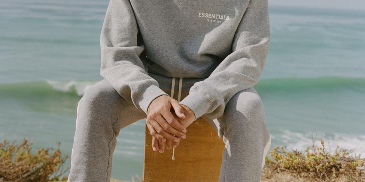 How to Wear Essentials Sweatpants With Layered Outfits