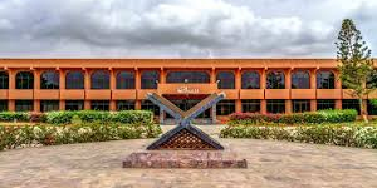 Top Universities in Karachi for Fashion Designing and BBA: Including Associate Degree Programs