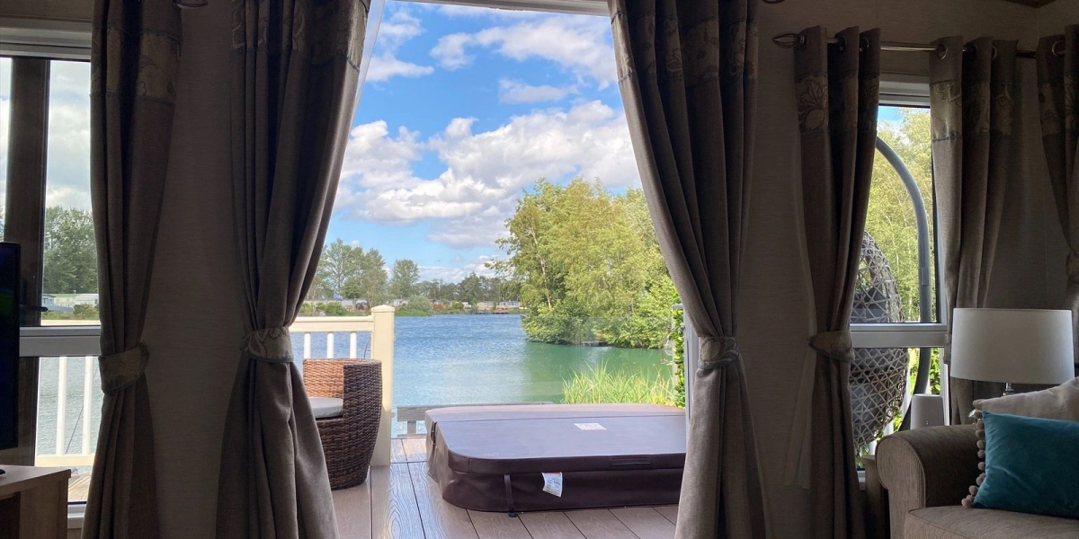 Tattershall Lakes Fishing Lodge – Stay with Private Peg & Scenic Views