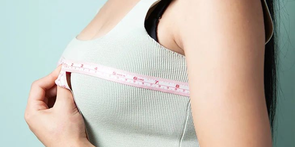 Best Plastic Surgeon in Dubai for Breast Reduction Surgery – Dr. Hans
