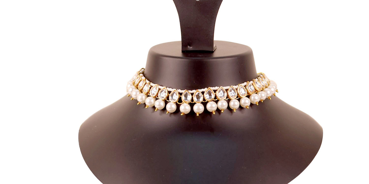 A Comprehensive Guide on Jewellery Wearing with Maroon Lehengas