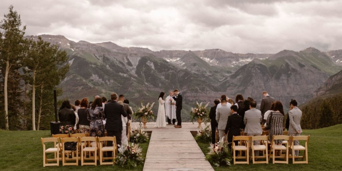 Small Wedding: An Intimate Celebration to Remember