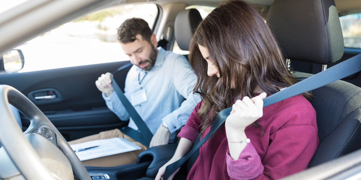 Guide To Uk Driving Licence: The Intermediate Guide In Uk Driving Licence