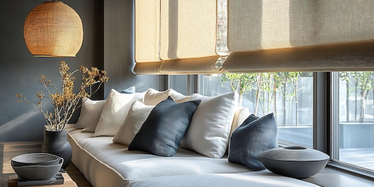 Layering Perfection: Mixing Linen Drapes and Roman Shades for Dynamic Interiors
