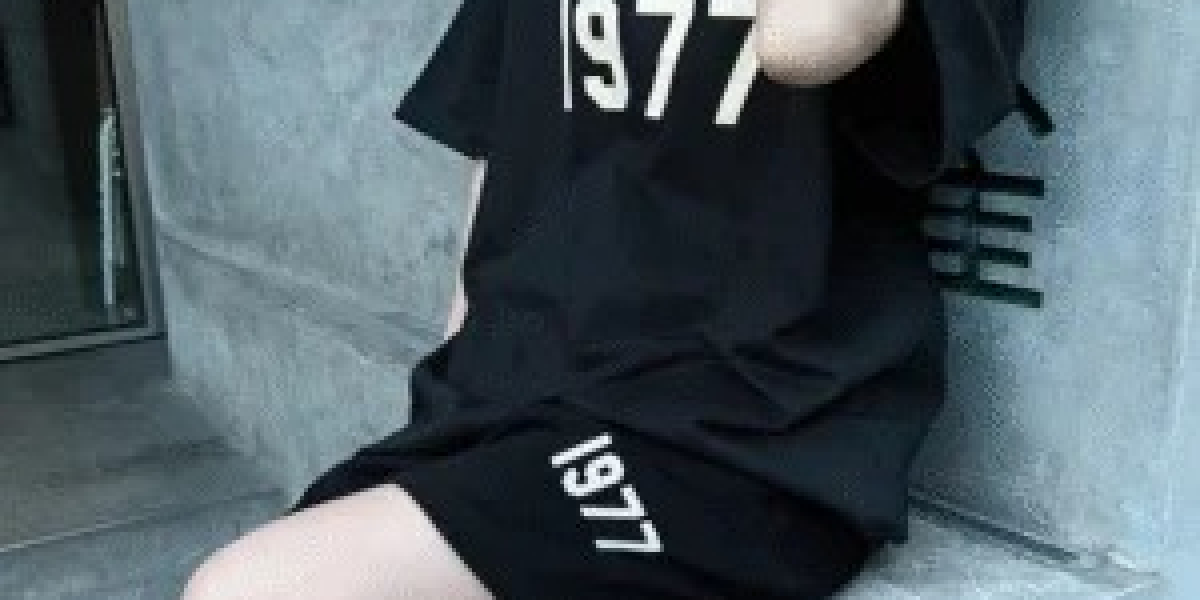 Limited Edition 1977 Essentials Hoodie – Fast Worldwide Delivery