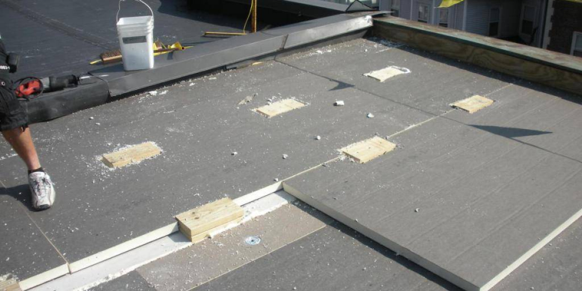 Top Flat Roofing Trends in 2025: Energy Efficiency, Solar & More