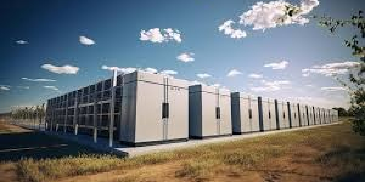 How Commercial Energy Storage Delivers Cost Savings, Resilience & Sustainability