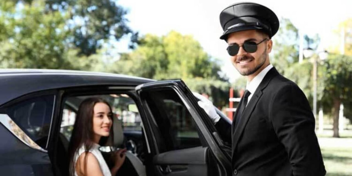 Corporate Travel Made Effortless: Premium Executive Chauffeur Service in Saudi Arabia