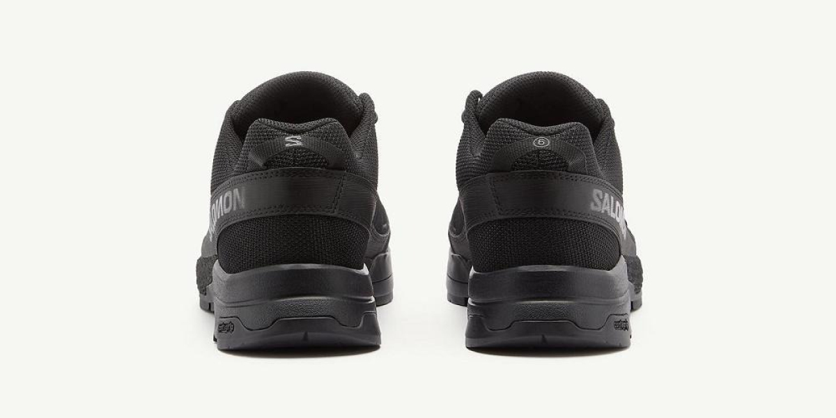 A Modern Look at the Influence of MaisonMargielaShoes in Contemporary Footwear Culture