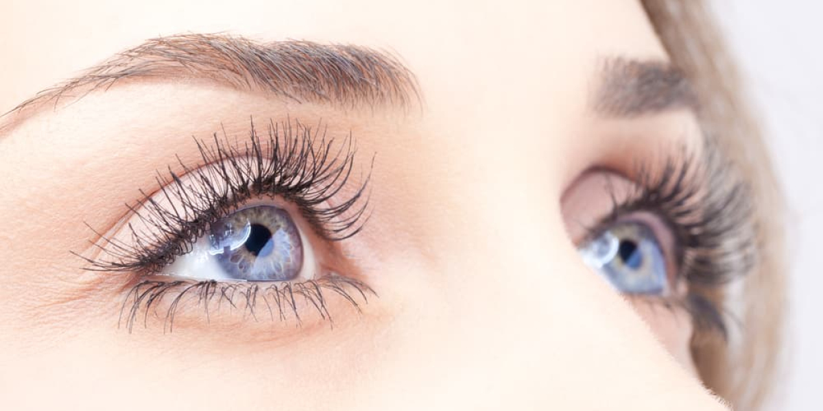 The Subtle Art of Eyelid Surgery: Achieving Natural-Looking Results