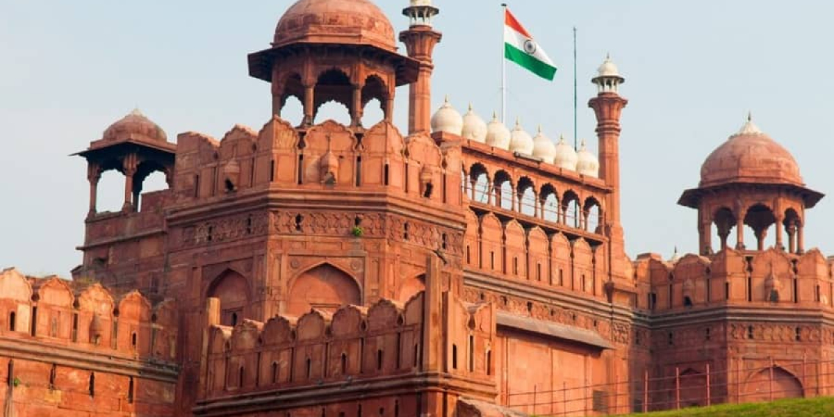 A Spiritual Journey Through Delhi’s Temples & Gurudwaras