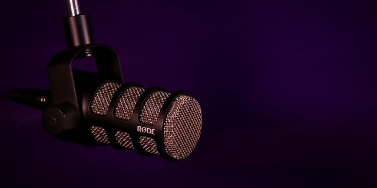 Top 10 Benefits of Renting a Podcast Studio in Dubai | 2025