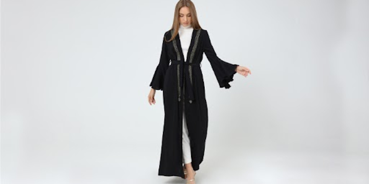 Modesty Is the New Modern: Why Everyone’s Talking About Modest Fashion in 2025