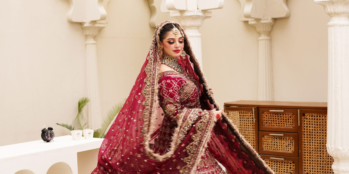 Step into Glamour with the Top Beauty Salon in Johar Town