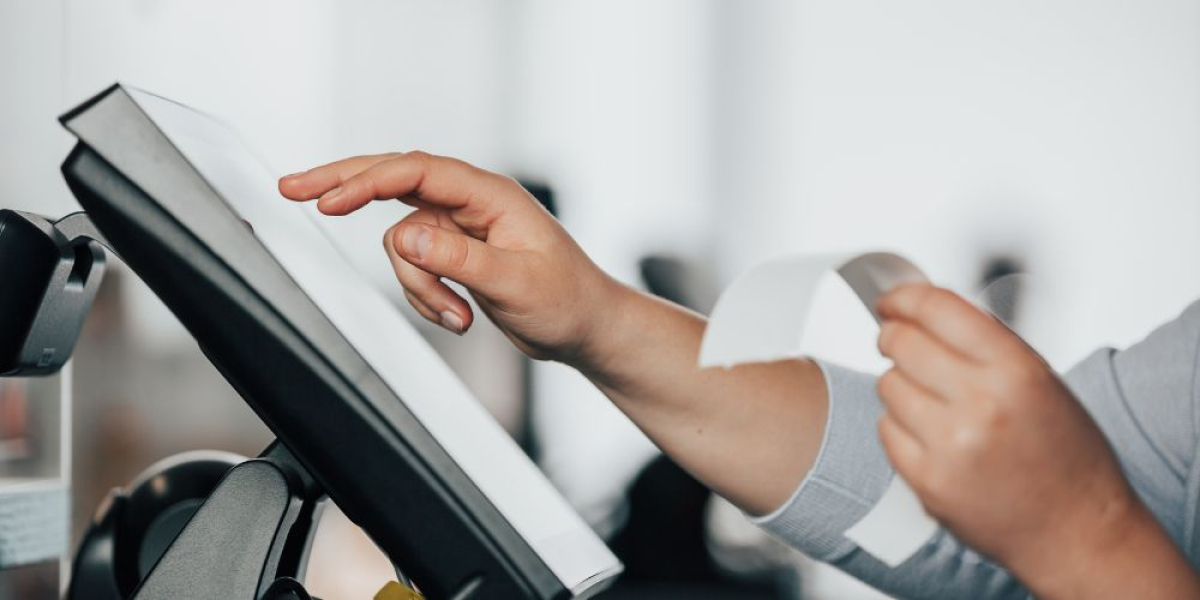 Clover POS vs Square POS: Which is Right for Your Business?