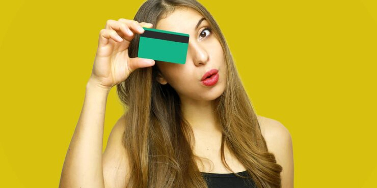 Slim & Durable Metal Card Wallet Designed for Modern Lifestyles