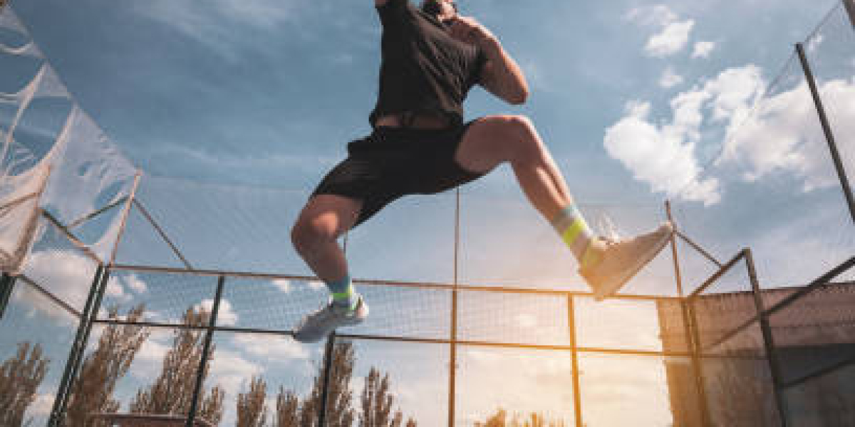 Wie ein Padel-Dach die Lebensdauer Ihres Padel-Platzes verlängern kann
