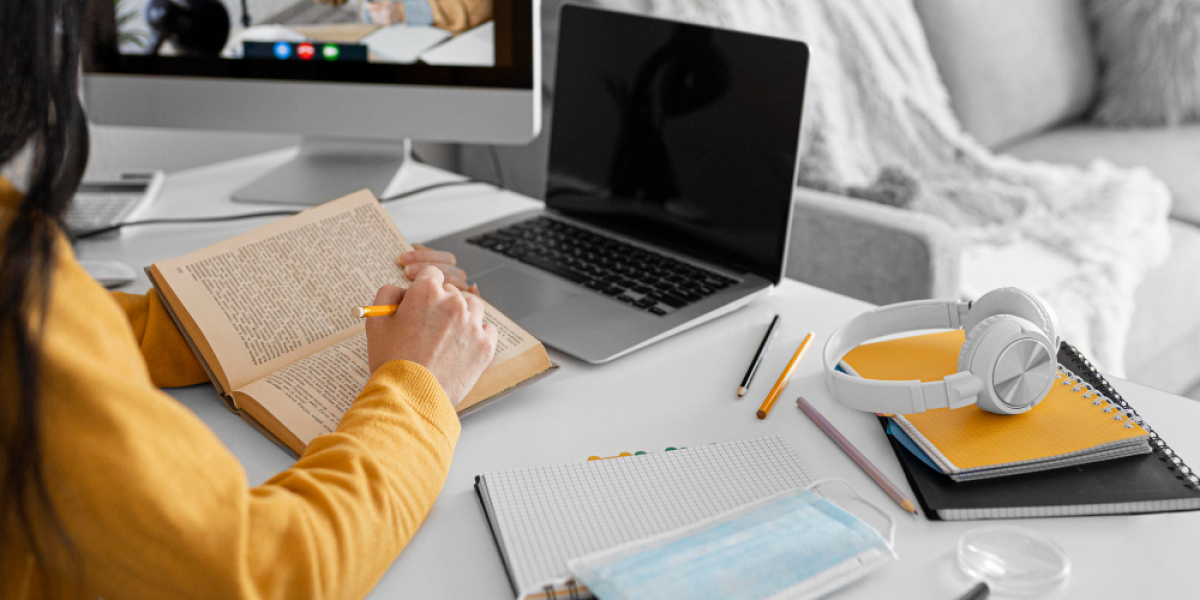 Career Options After 12th Commerce: Is Online BCom a Good Choice?