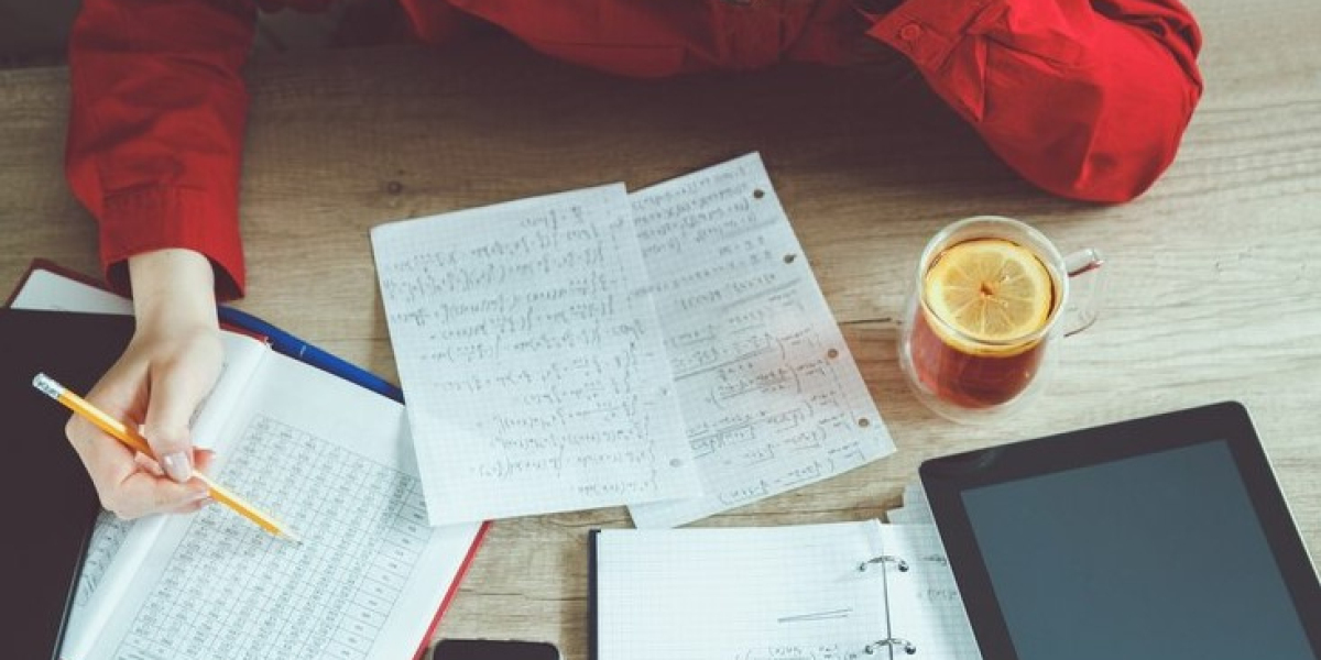 Top Benefits of Working With an Expert Assignment Writer