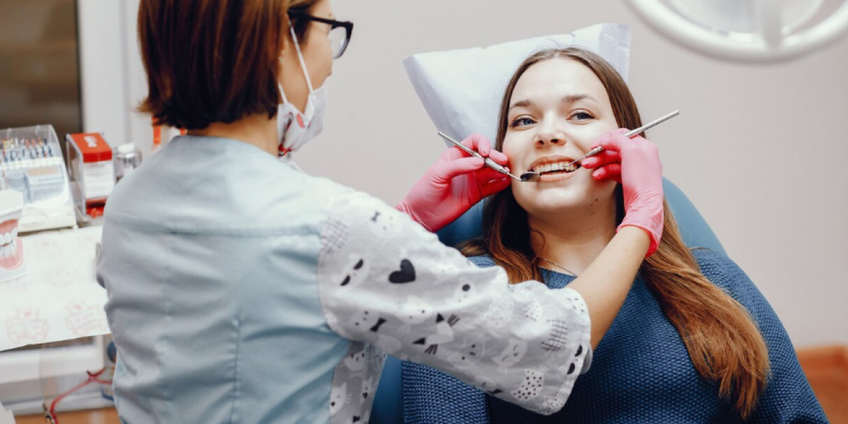 Cosmetic Dentistry in Dubai: Enhancing Smiles with Veneers