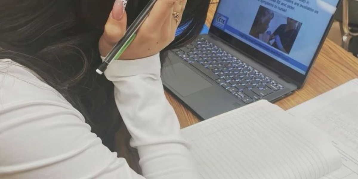Why Professional Online Study Help Is Becoming a Student Essential
