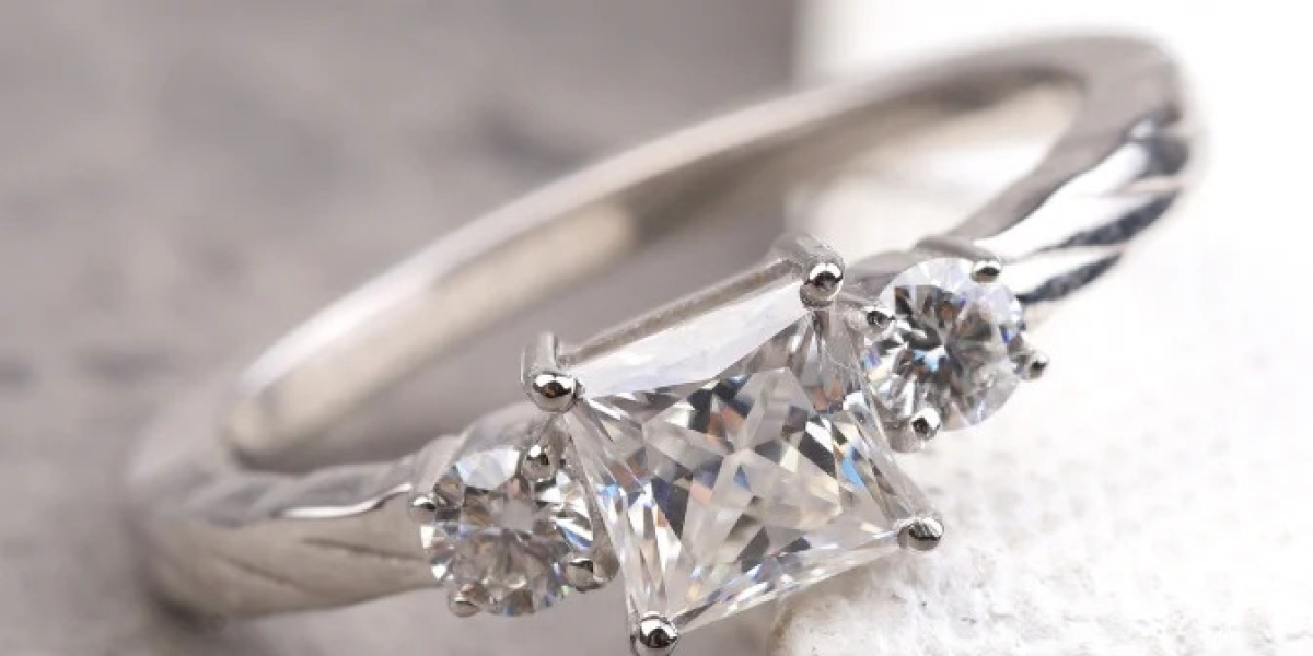 Elegant Princess Cut Diamond Rings for Modern Engagements