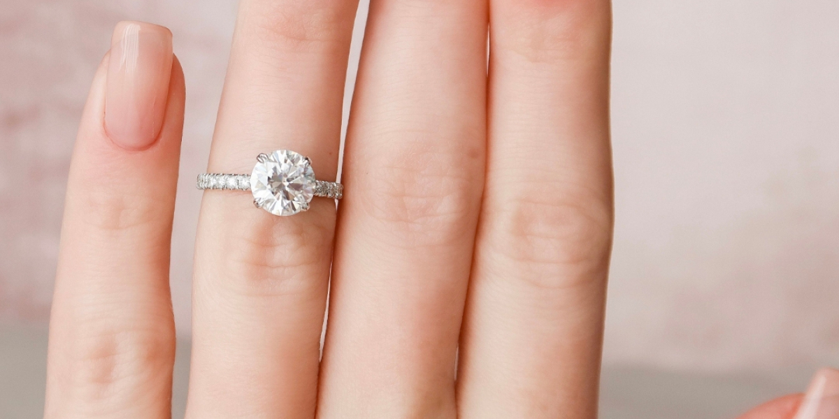 Celebrate Love with Stunning Diamond Rings from Jewelcarts