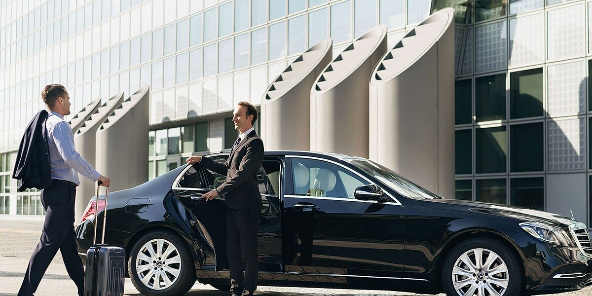 Airport Chauffeur Service That Redefines Comfort