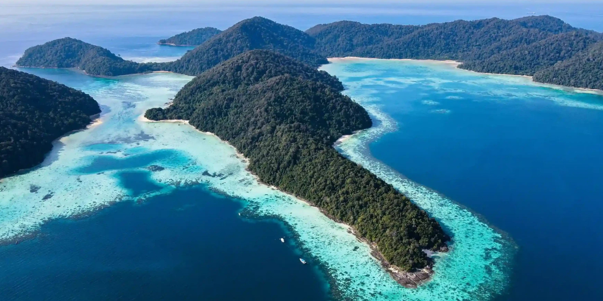 Tailored Phuket Adventures: Russian-Speaking Guides & Private Yacht Tours