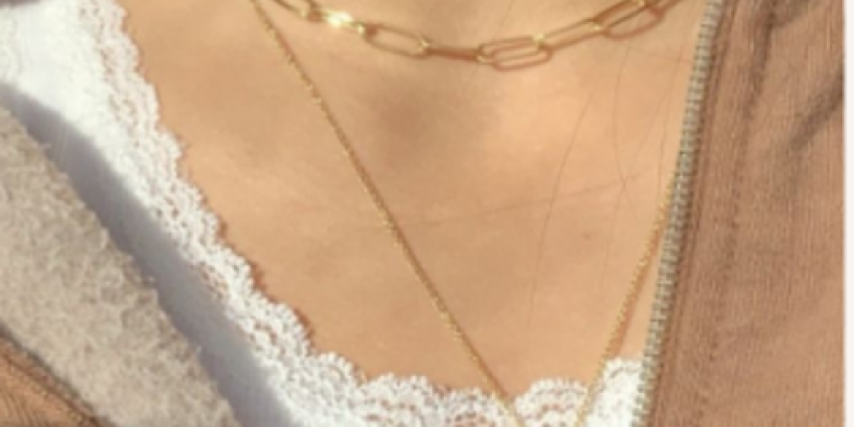 The Festive Spirit of a Festival-Inspired Gold Necklace