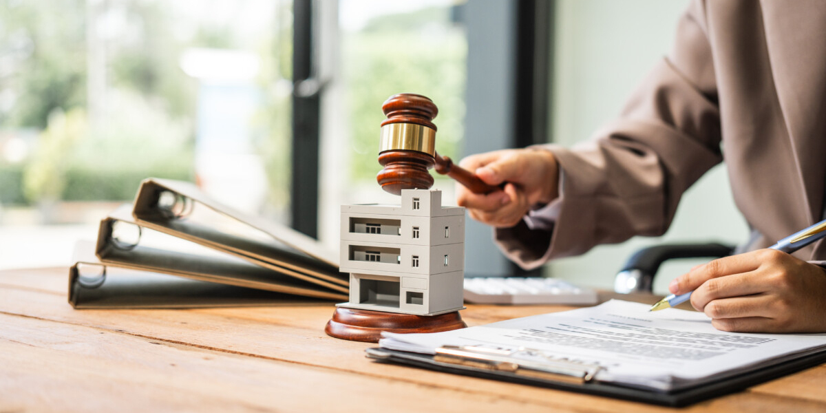 Why an HOA Lawyer in Illinois Matters for Homeowners