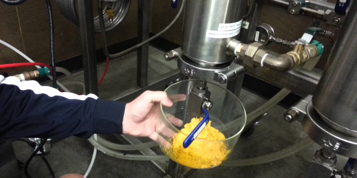 Understanding Supercritical CO₂ Extraction: A Deep Dive into BioMasdar’s Advanced Biotechnology