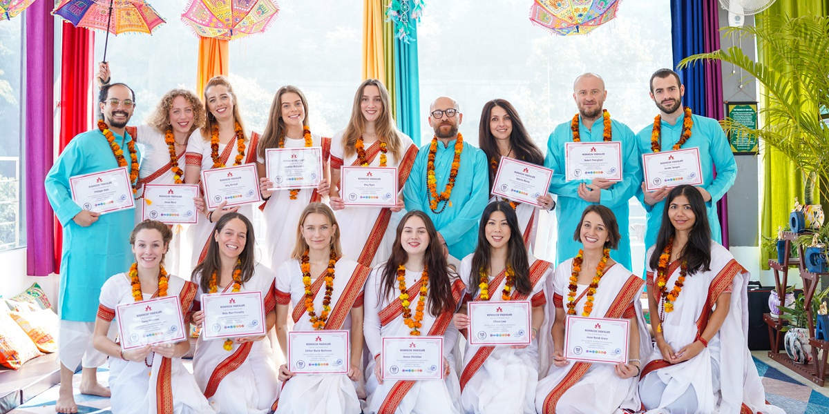 Top 10 Corsi Insegnanti Yoga Online: Guida Completa alla Formazione Digitale