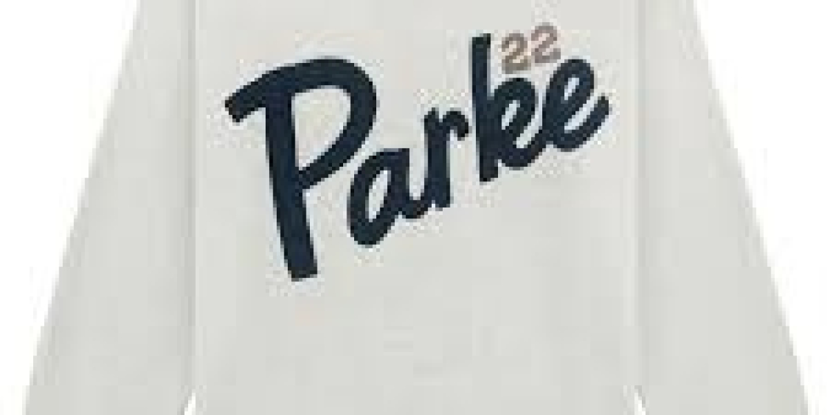 Made for Comfort Lovers, the Parke Sweatshirt Keeps You Cozy While Maintaining a Neat and Modern Appearance