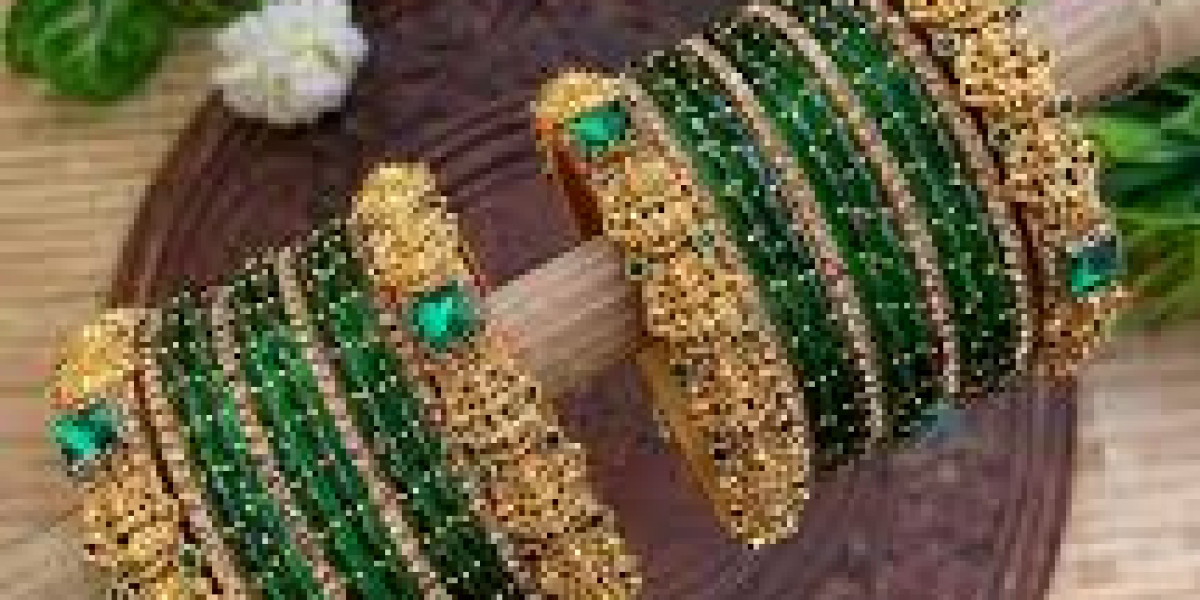 The Story Behind Glass Bangles of Hyderabad: A Dying Art or Thriving Craft?